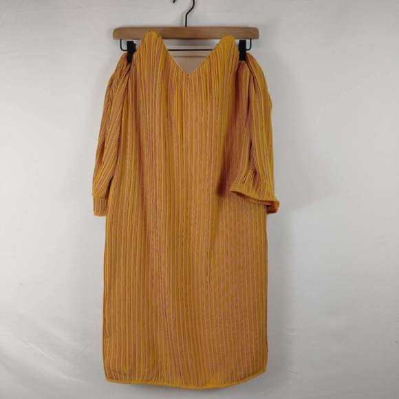 Elliatt Revolve Marigold Dress off shoulder long sleeve pleated dress Large - Picture 2 of 5